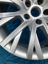 Load image into Gallery viewer, 1x Alufelge 18 Zoll 8.0" 5x112 44ET Glanz Silber 3V0601025AN Skoda Superb Iii FEL9003950764ft