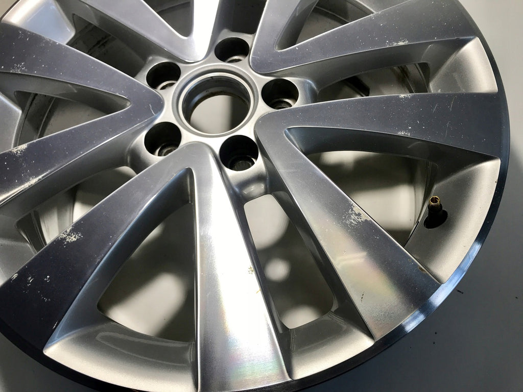 1x Alufelge 17 Zoll 7.0" 5x112 54ET Glanz Silber 5K0601025 VW Golf Rim Wheel