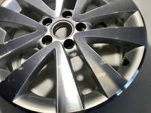 Laden Sie das Bild in den Galerie-Viewer, 1x Alufelge 17 Zoll 7.0&quot; 5x112 54ET Glanz Silber 5K0601025 VW Golf Rim Wheel