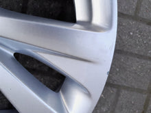 Laden Sie das Bild in den Galerie-Viewer, 1x Alufelge 17 Zoll 7.0&quot; 4x108 38ET Glanz Silber 39182182 Opel Rim Wheel