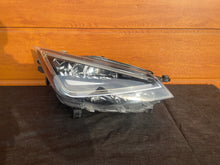 Laden Sie das Bild in den Galerie-Viewer, Frontscheinwerfer Seat I Ibiza V 6F1941008L Rechts Scheinwerfer Headlight SCH6309535277bt