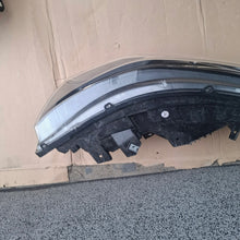 Load image into Gallery viewer, Frontscheinwerfer Iveco Daily IV 05802711800 05802711799 Ein Satz Headlight SCH7417390336vh