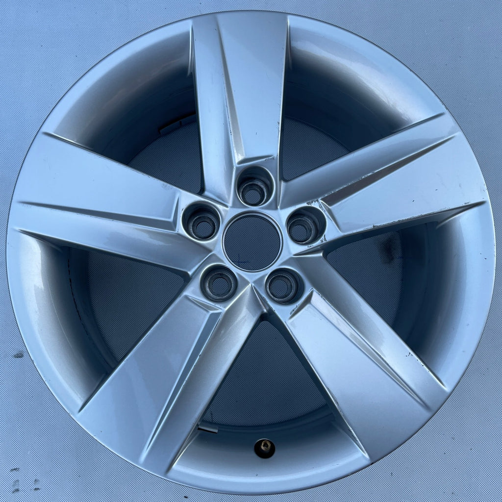 1x Alufelge 16 Zoll 7.0" 5x100 46ET Glanz Silber 6V0601025 Skoda Fabia Iii