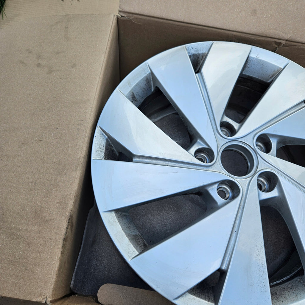1x Alufelge 17 Zoll 7.0" 5x112 46ET Glanz 5H0601025B VW Golf Viii Rim Wheel FEL9601089562gp