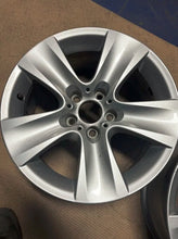 Load image into Gallery viewer, 1x Alufelge 17 Zoll 8.0" 5x120 30ET Glanz Silber 6790172 BMW F11 F06 F10 FEL9366478938gb