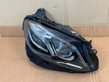 Laden Sie das Bild in den Galerie-Viewer, Frontscheinwerfer Mercedes-Benz W213 A2139062606 Full LED Rechts Headlight SCH8550230490pl