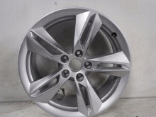 Laden Sie das Bild in den Galerie-Viewer, 1x Alufelge 18 Zoll 7.0" 5x112 43ET Silber 8U0601025AG Audi Q3 Rim Wheel FEL6204090948wo