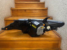Laden Sie das Bild in den Galerie-Viewer, Frontscheinwerfer Toyota Auris 81110-02E40 Xenon Rechts Scheinwerfer Headlight