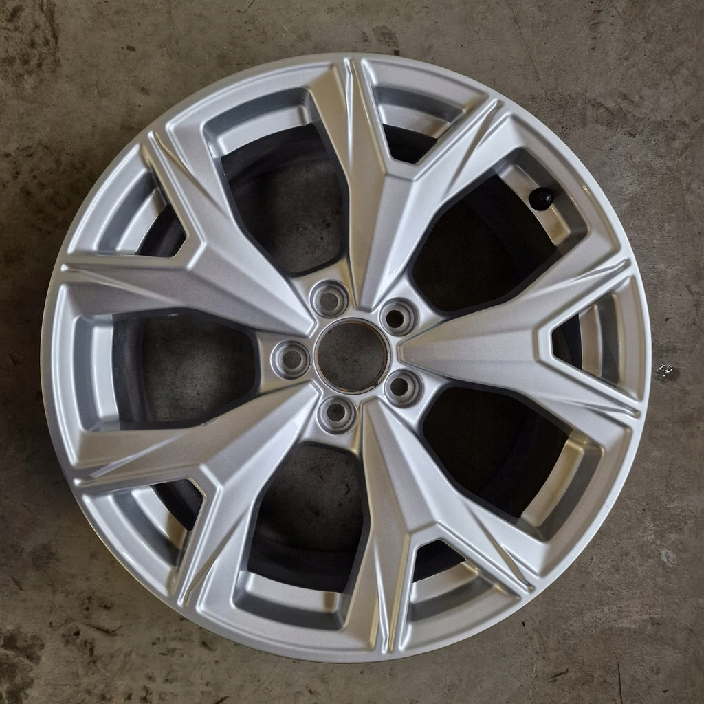 1x Alufelge 17 Zoll 7.0" 5x100 43ET Glanz Silber 82A601025 Audi A1 Rim Wheel