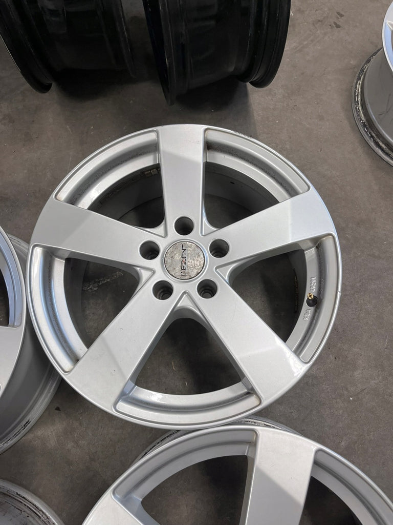 4x Alufelge 17 Zoll 7.5" 5x112 Seat Ateca Yeti Sportsvan Touran Caddy I FEL8777006422ro