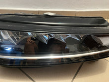 Laden Sie das Bild in den Galerie-Viewer, Frontscheinwerfer Skoda Octavia IV 5E4941016 LED Rechts Scheinwerfer Headlight SCH1086741339tw
