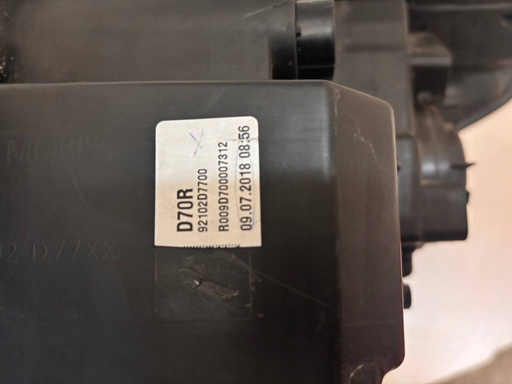 Frontscheinwerfer Hyundai Tucson 92102D70000 FALSE Scheinwerfer Headlight SCH4214403705uz