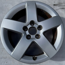 Laden Sie das Bild in den Galerie-Viewer, 1x Alufelge 15 Zoll 6.0&quot; 5x100 38ET Glanz Silber 8L0601025P Audi Rim Wheel
