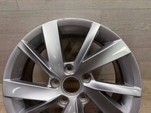 Laden Sie das Bild in den Galerie-Viewer, 1x Alufelge 16 Zoll 46ET Blau 5H0071496 VW Golf Viii Rim Wheel FEL8534244896it