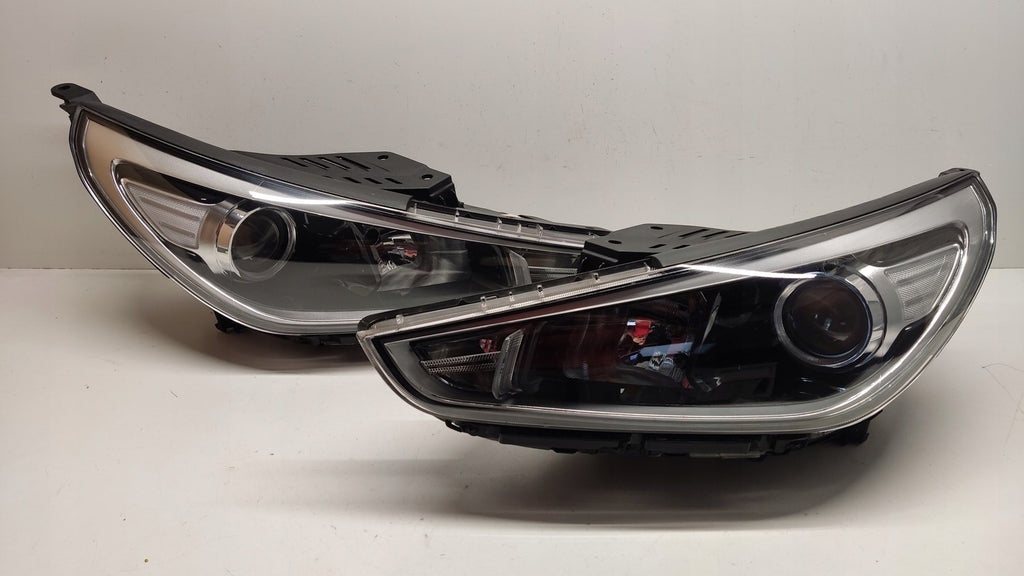 Frontscheinwerfer Hyundai I30 III 92102G4000 Ein Satz Scheinwerfer Headlight