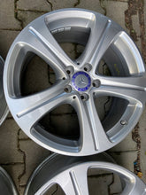 Laden Sie das Bild in den Galerie-Viewer, 4x Alufelge 18 Zoll 8.0" 5x112 43ET Glanz Silber A2134011400 Mercedes-Benz FEL4162229949xu
