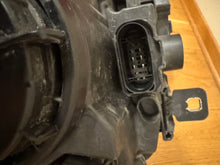 Laden Sie das Bild in den Galerie-Viewer, Frontscheinwerfer Audi A3 8V0941005E Xenon Links Scheinwerfer Headlight SCH3742527697ze