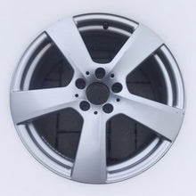 Laden Sie das Bild in den Galerie-Viewer, 1x Alufelge 18 Zoll 8.0&quot; 5x112 45ET Glanz A2074010502 Mercedes-Benz Rim Wheel