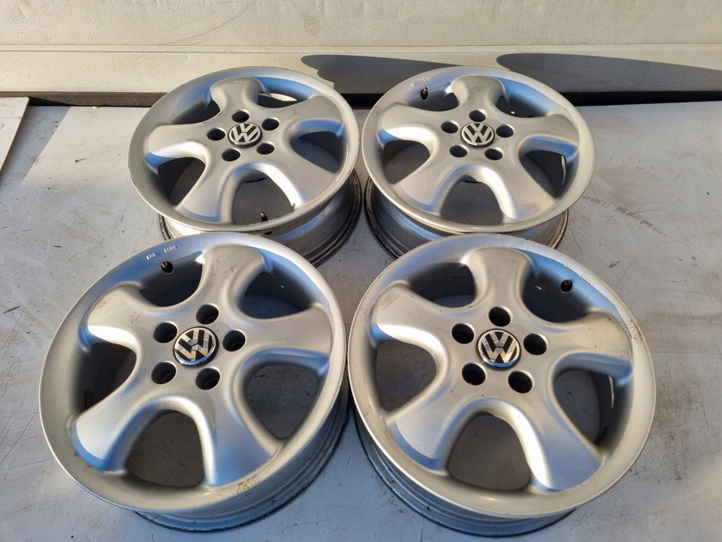 4x Alufelge 16 Zoll 6.0" 5x112 49ET Silber 76110449 VW Caddy V Golf VII Touran FEL2627104544pm