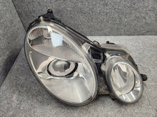 Laden Sie das Bild in den Galerie-Viewer, Frontscheinwerfer Mercedes-Benz W211 Xenon Rechts Scheinwerfer Headlight SCH2822575872gw