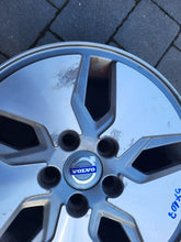 Laden Sie das Bild in den Galerie-Viewer, 1x Alufelge 15 Zoll 6.0" 5x108 46ET Matt Silber 31255812 Volvo Rim Wheel FEL8461485858dm