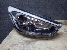 Laden Sie das Bild in den Galerie-Viewer, Frontscheinwerfer Hyundai Ix35 LED Ein Stück (Rechts oder Links) Headlight