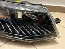 Laden Sie das Bild in den Galerie-Viewer, Frontscheinwerfer Skoda Octavia III 5E1941018B Xenon Rechts Headlight SCH5839603927vc