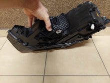 Laden Sie das Bild in den Galerie-Viewer, Frontscheinwerfer Audi A1 8XA941006 AM51-13W030 Xenon Rechts Headlight SCH7614128160nq