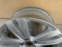 Laden Sie das Bild in den Galerie-Viewer, 1x Alufelge 17 Zoll 7.0" 5x114.3 48 5ET Glanz Silber 52910-F1220 Kia Sportage FEL5119746853vc