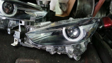 Laden Sie das Bild in den Galerie-Viewer, Frontscheinwerfer Mazda Bn Ein Stück (Rechts oder Links) Scheinwerfer Headlight SCH2372460344bh