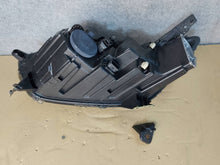 Laden Sie das Bild in den Galerie-Viewer, Frontscheinwerfer Dacia Sandero III 260107920R Full LED Rechts Headlight