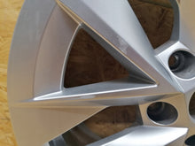 Load image into Gallery viewer, 1x Alufelge 17 Zoll 7.0&quot; 5x112 46ET 5E3601025 Skoda Octavia Rim Wheel