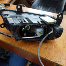 Laden Sie das Bild in den Galerie-Viewer, Frontscheinwerfer Audi A6 C6 Xenon Ein Stück (Rechts oder Links) Headlight SCH2798125690ea