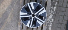 Laden Sie das Bild in den Galerie-Viewer, 1x Alufelge 16 Zoll 6.5&quot; 5x114.3 45ET Glanz Silber 52910-12800 Kia Rim Wheel