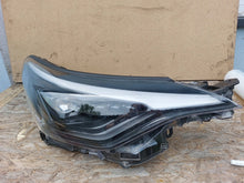 Laden Sie das Bild in den Galerie-Viewer, Frontscheinwerfer Toyota Chr 81110-YP280 Links Scheinwerfer Headlight