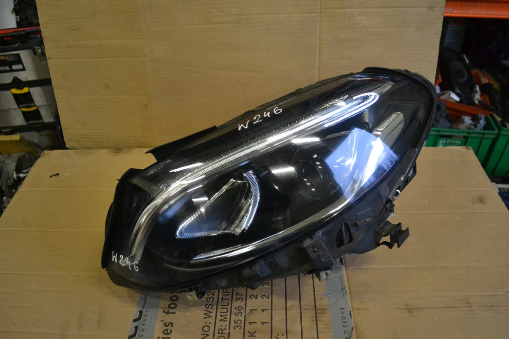 Frontscheinwerfer Mercedes-Benz A2469066101 LED Ein Stück (Rechts oder Links)