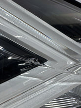 Laden Sie das Bild in den Galerie-Viewer, Frontscheinwerfer Dacia Sandero III Logan Jogger 260107920R Rechts Headlight SCH2873897522ow
