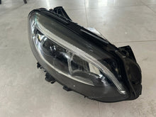 Laden Sie das Bild in den Galerie-Viewer, Frontscheinwerfer Mercedes-Benz W246 A2469066201 LED Rechts Headlight