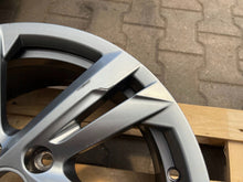 Laden Sie das Bild in den Galerie-Viewer, 1x Alufelge 17 Zoll 5x112 2GA601025AM VW T-Roc Rim Wheel FEL2123161031so