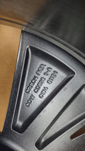 Load image into Gallery viewer, 1x Alufelge 19 Zoll 8.0" 5x112 45ET Glanz 5LA601025A Skoda Enyaq Rim Wheel FEL7141400277ye