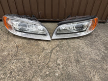 Load image into Gallery viewer, Frontscheinwerfer Volvo V70 I S80 31283920 31283919 Xenon Rechts Headlight SCH5269942255dr