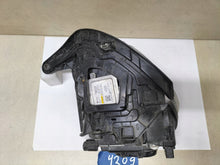 Laden Sie das Bild in den Galerie-Viewer, Frontscheinwerfer VW New Beetle Bi-Xenon FALSE Scheinwerfer Headlight SCH9126102301oy