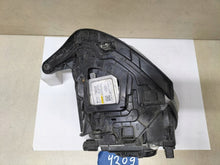 Laden Sie das Bild in den Galerie-Viewer, Frontscheinwerfer VW New Beetle Bi-Xenon Links Scheinwerfer Headlight SCH9126102301oy