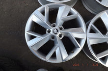 Load image into Gallery viewer, 4x Alufelge 19 Zoll 7.0" 5x112 43ET Glanz Silber 565601025 Skoda Kodiaq FEL7126483774di