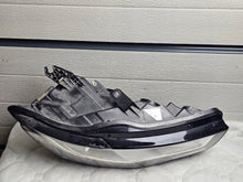 Load image into Gallery viewer, Frontscheinwerfer Audi A6 C7 4G0941044J 31299990 Xenon Rechts Headlight SCH1649481285xz