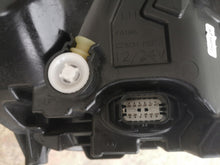 Laden Sie das Bild in den Galerie-Viewer, Frontscheinwerfer Ford Focus Links Scheinwerfer Headlight SCH9605086683cc