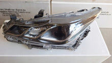 Load image into Gallery viewer, Frontscheinwerfer Toyota Corolla 81150-02T31-00 Links Scheinwerfer Headlight SCH8840971550nv
