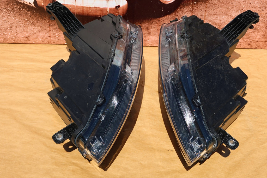 Frontscheinwerfer VW Caddy 2K8941005D 2K8941006D Ein Stück (Rechts oder Links)