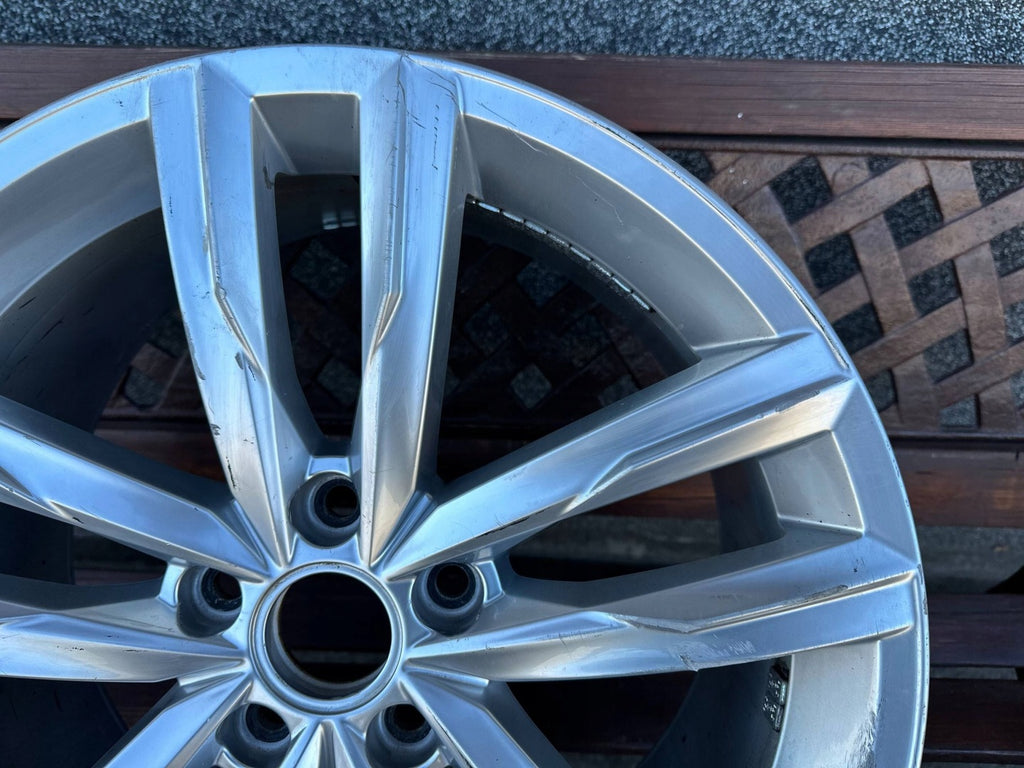 1x Alufelge 18 Zoll 8.0" 5x112 44ET Glanz Silber 3G0601025H VW Passat B8 FEL7745153742uh