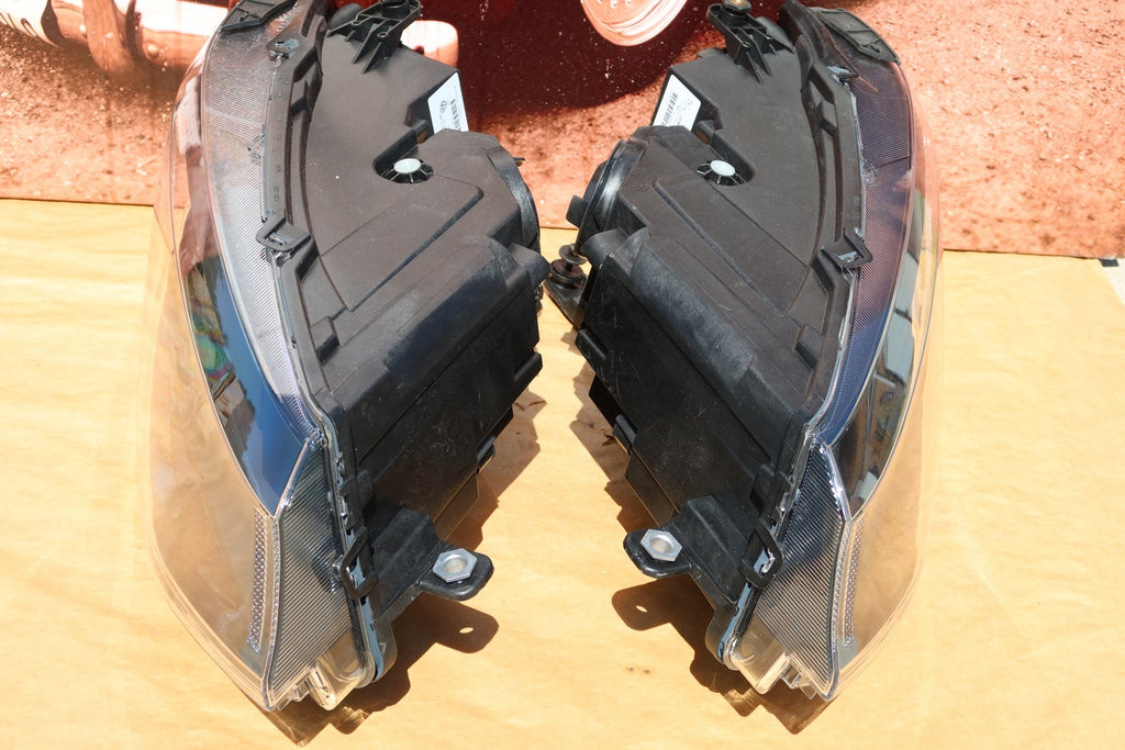 Frontscheinwerfer VW Caddy 2K8941005D 2K8941006D Ein Stück (Rechts oder Links)